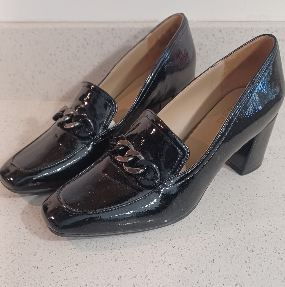 Naturalizer Glossy Black Chain Detail Heels